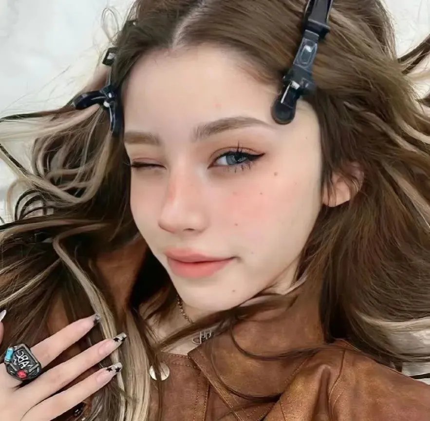 黑夜里的眼睛